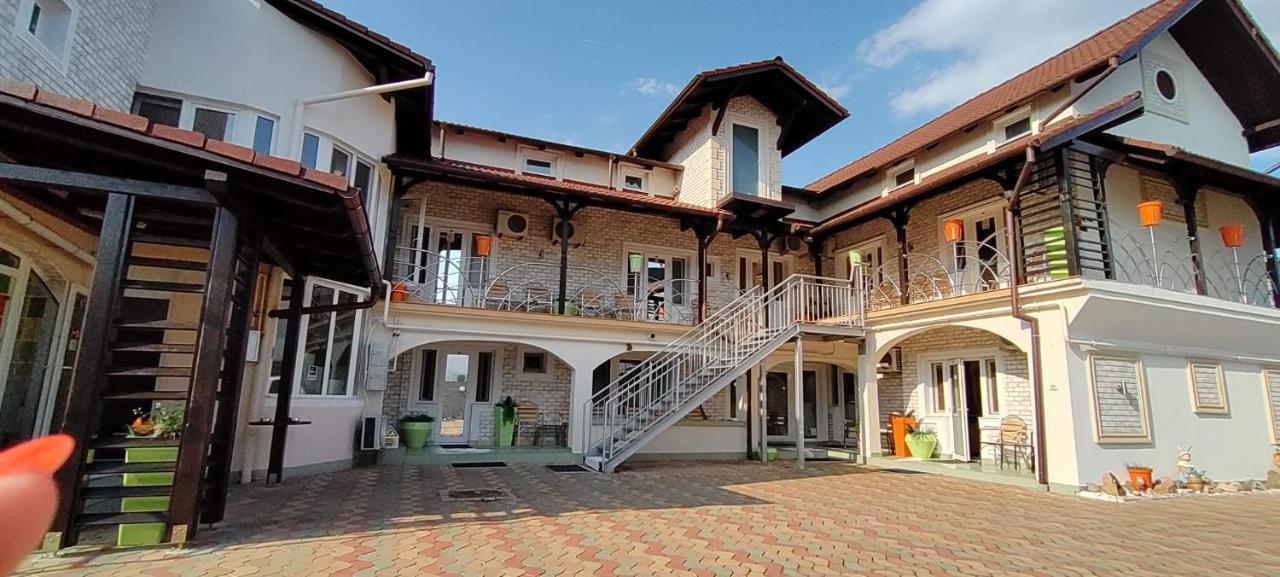 阿拉德 赛吉欧基尼娜旅馆酒店 外观 照片