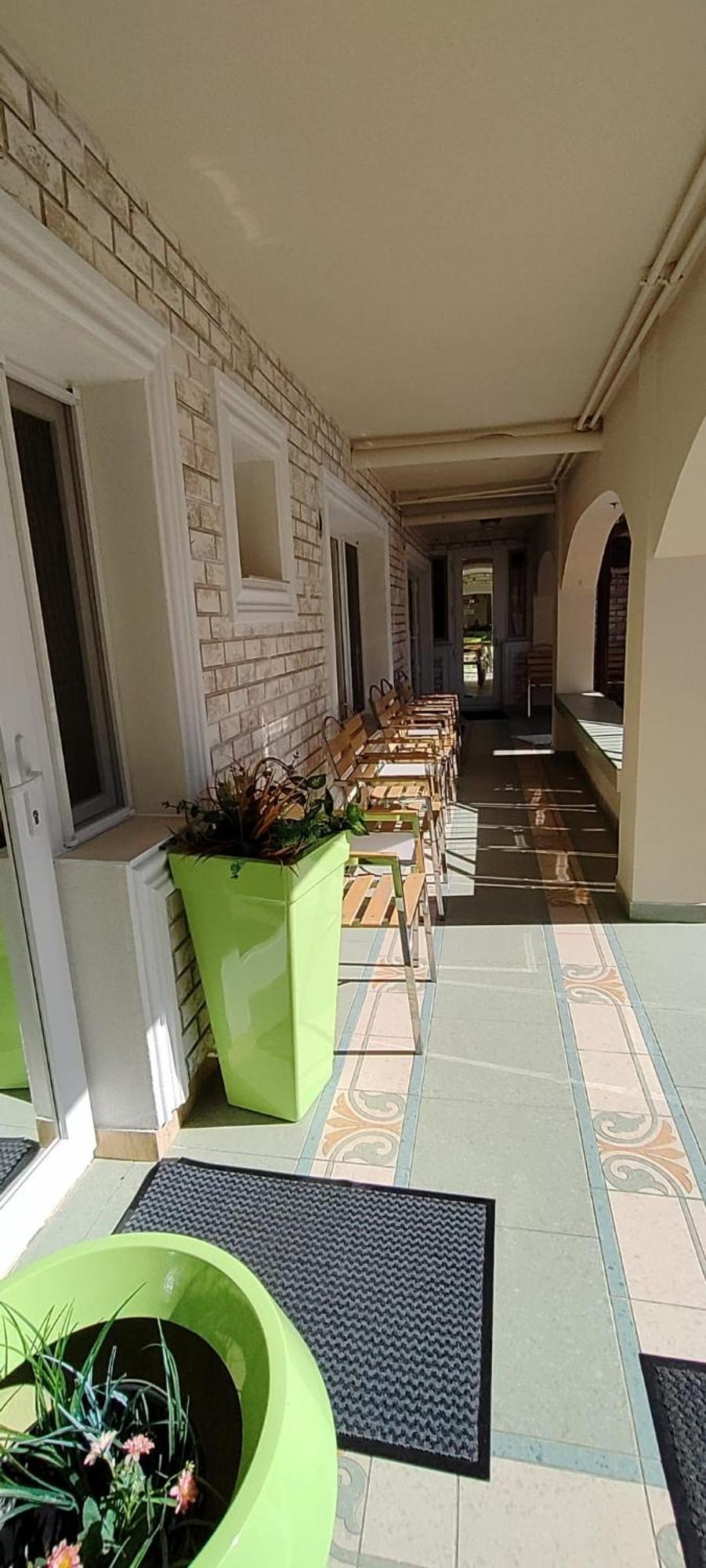 阿拉德 赛吉欧基尼娜旅馆酒店 外观 照片