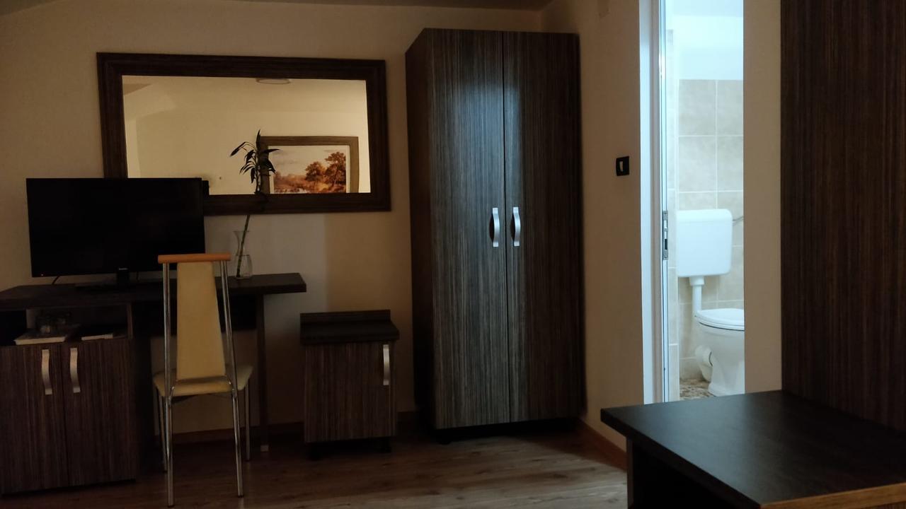 阿拉德 赛吉欧基尼娜旅馆酒店 外观 照片